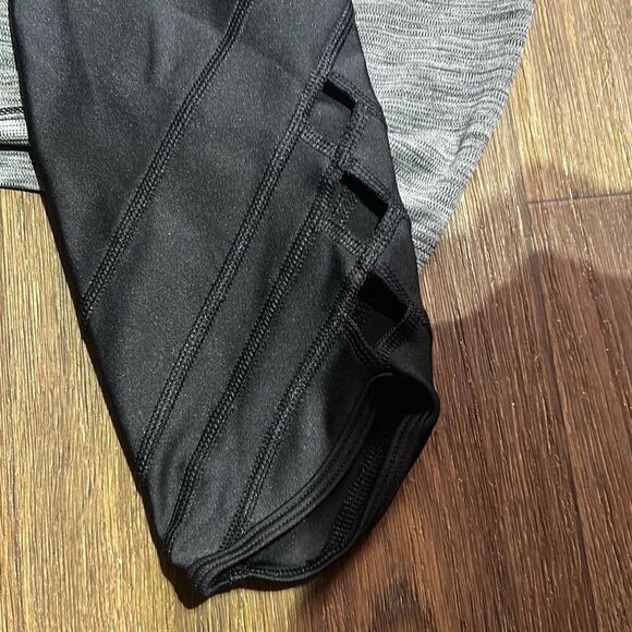 Under Armour Womens Black & Gray Compression Leggings Loose Fit Tank Top Small - Picture 3 of 10